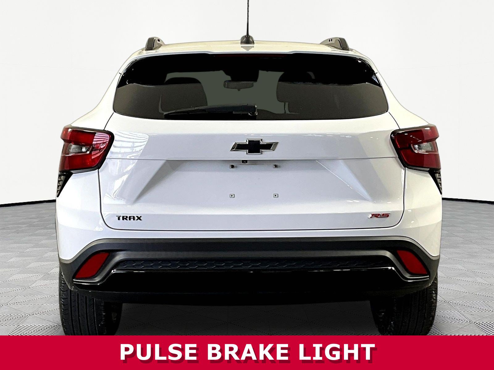 Used 2024 Chevrolet Trax RS w/ Sunroof Package FWD image 5