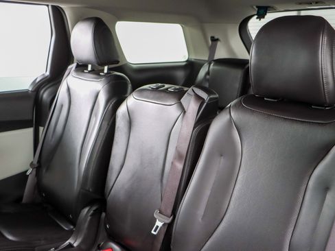 Used 2024 Kia Carnival LX image 24