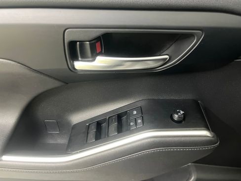 Used 2020 Toyota Highlander XLE image 52