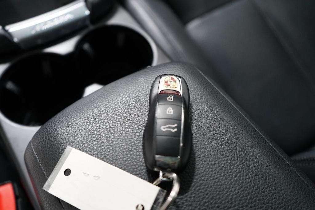 Used 2023 Porsche Macan S AWD/4WD image 16