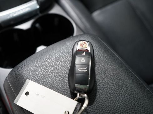Used 2023 Porsche Macan S AWD/4WD image 16