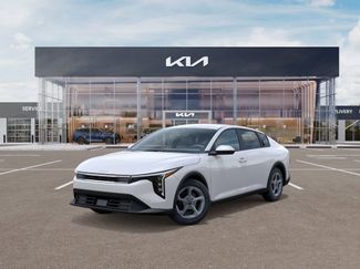 New 2025 Kia K4 LXS image 1
