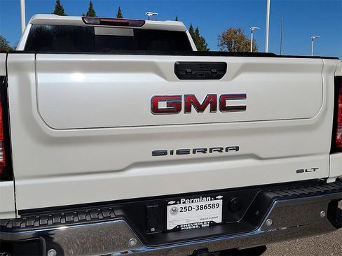Used 2024 GMC Sierra 1500 SLT image 15