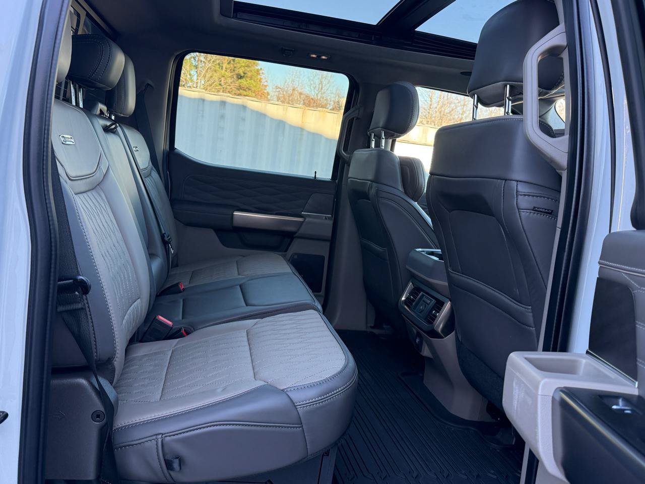 Used 2025 Ford F450 Platinum w/ Platinum Plus Package AWD/4WD image 18