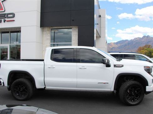 Used 2022 GMC Sierra 1500 AT4X image 9