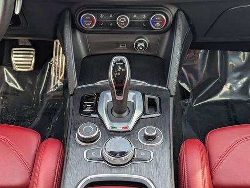 Used 2023 Alfa Romeo Stelvio Sprint image 19