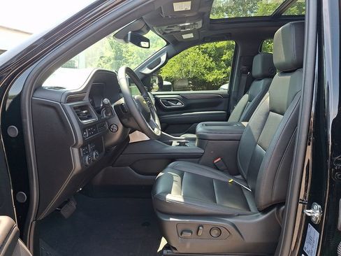 Used 2024 Chevrolet Suburban LT w/ Luxury Package AWD/4WD image 14