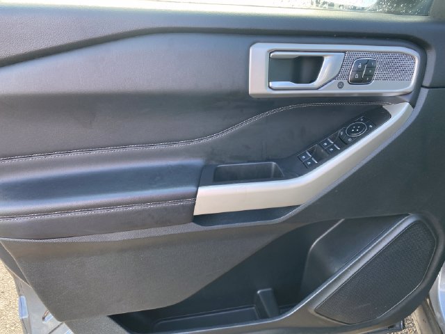 Used 2023 Ford Explorer Limited AWD/4WD image 18