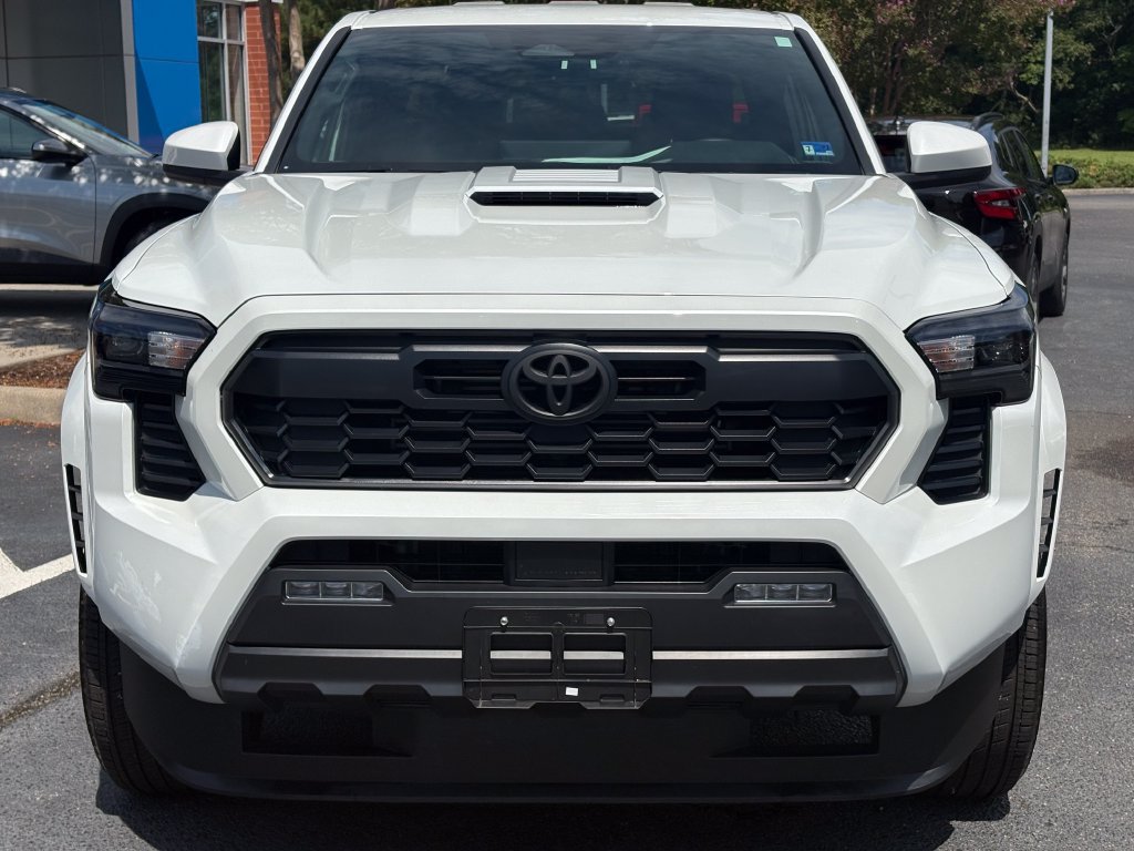 Used 2024 Toyota Tacoma TRD Sport AWD/4WD image 3