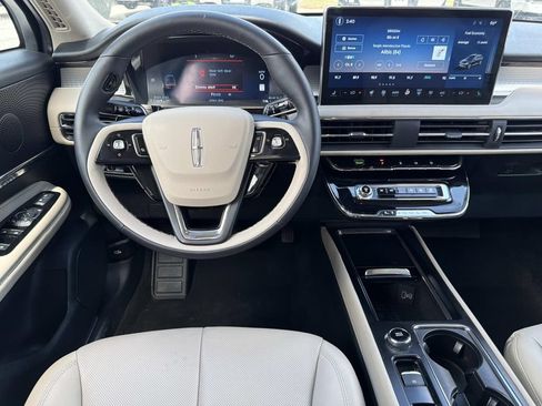 Used 2025 Lincoln Corsair FWD w/ Equipment Group 101A image 17
