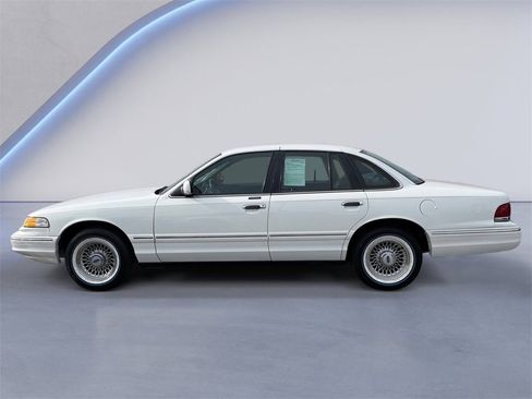Used 1996 Ford Crown Victoria LX image 6