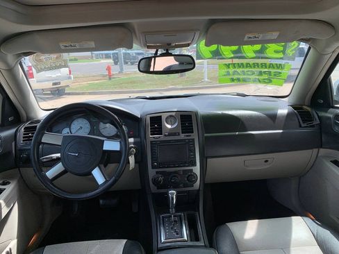 Used 2005 Chrysler 300 Touring RWD image 11