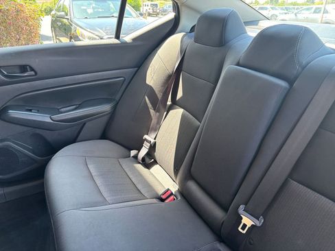 Used 2025 Nissan Altima 2.5 SV FWD image 40