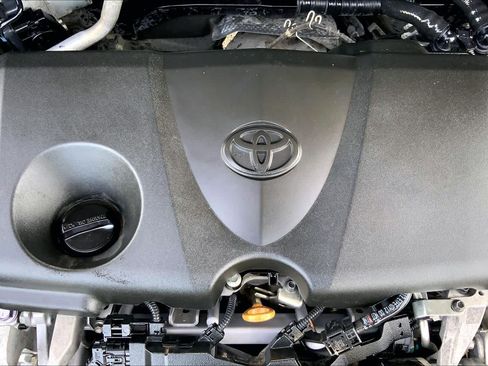 Used 2021 Toyota RAV4 XLE Premium FWD image 32