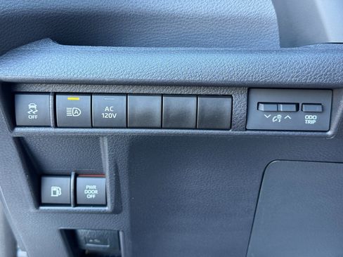 Used 2024 Toyota Sienna XSE w/ XSE Premium Package image 18