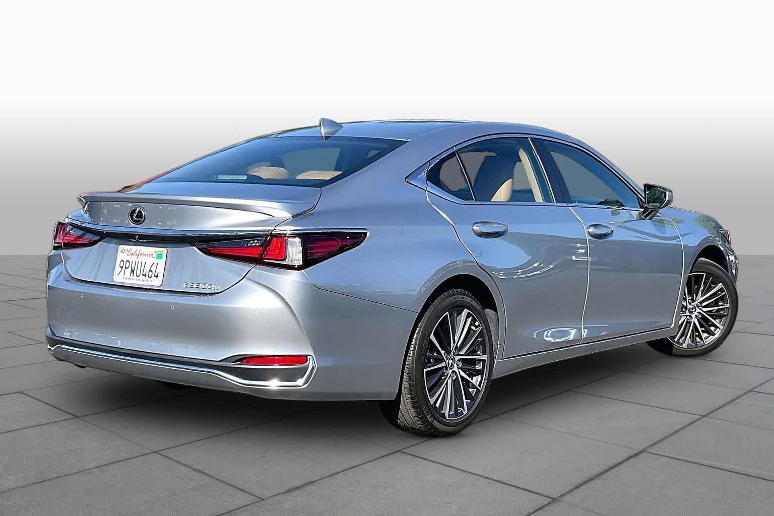 Used 2025 Lexus ES 300h w/ Premium Package FWD image 12