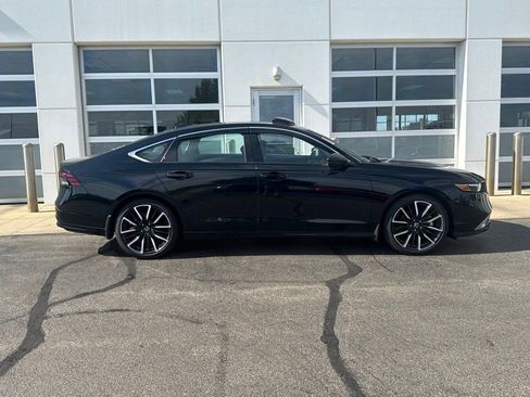 Used 2023 Honda Accord Touring image 3