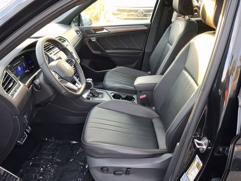 Used 2022 Volkswagen Tiguan SE R-Line FWD image 13