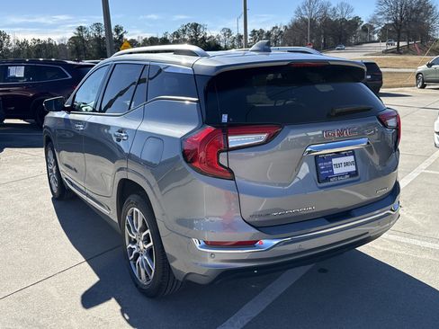 Used 2024 GMC Terrain Denali w/ Denali Premium Package image 8