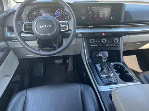 Used 2024 Kia Carnival LX FWD image 24