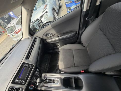 Used 2022 Honda HR-V LX image 24