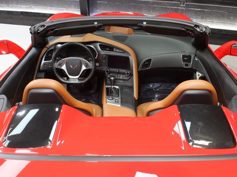 Used 2019 Chevrolet Corvette Stingray Convertible w/ 2LT Preferred Equipment Group image 35