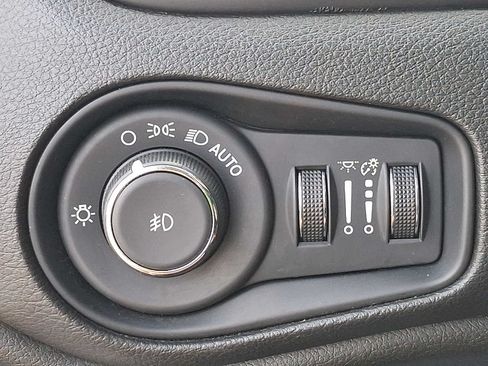 Used 2023 Jeep Renegade Trailhawk AWD/4WD image 26