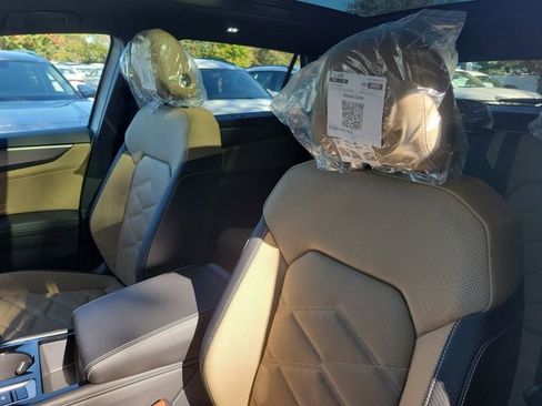 New 2026 Volkswagen Atlas Cross Sport SE FWD image 19