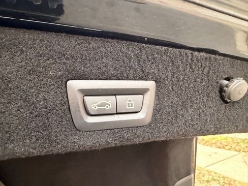 Used 2021 BMW 750i xDrive w/ Executive Package image 16