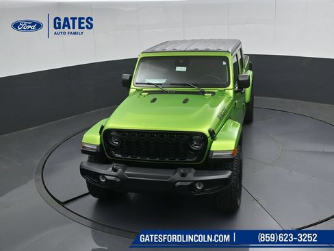 Used 2025 Jeep Gladiator Sport AWD/4WD image 46