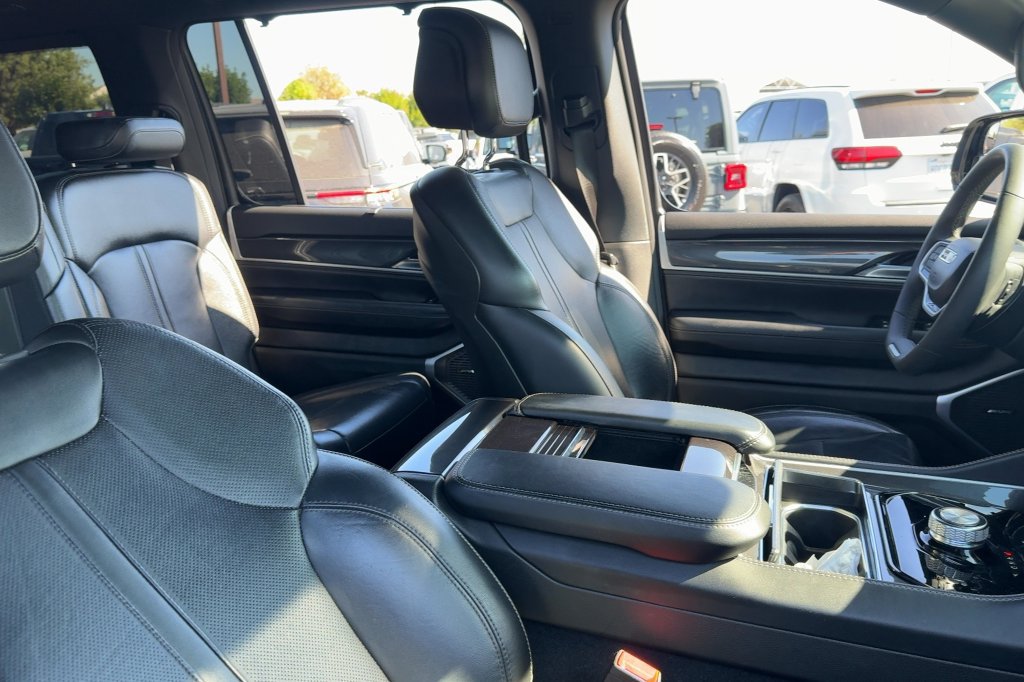 Used 2023 Jeep Wagoneer L 2WD w/ Convenience Group I image 15