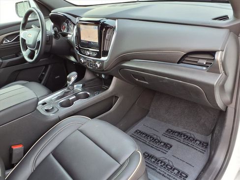Used 2023 Chevrolet Traverse Premier image 8