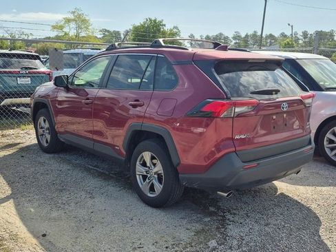 Used 2022 Toyota RAV4 XLE w/ Convenience Package image 2