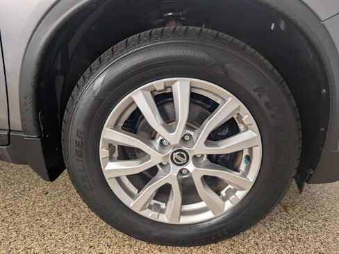 Used 2017 Nissan Rogue SV AWD/4WD image 24