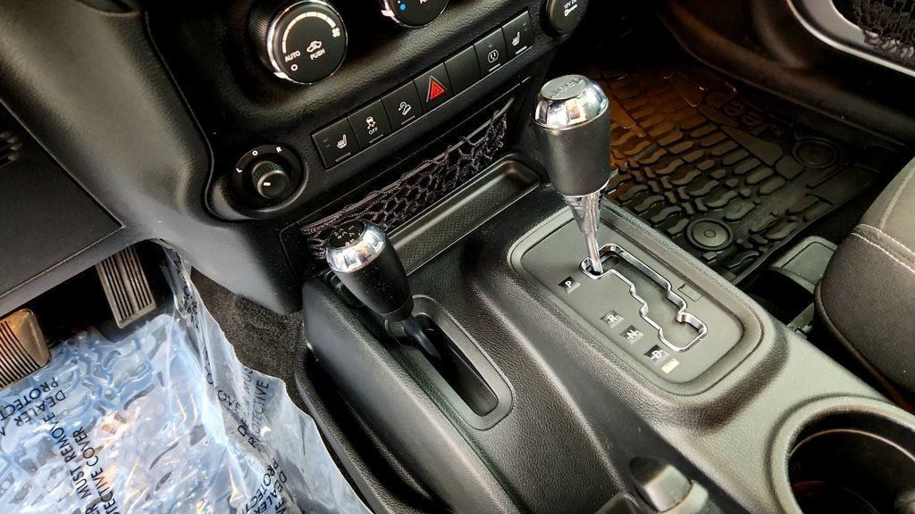 Used 2016 Jeep Wrangler Sahara w/ Connectivity Group AWD/4WD image 16