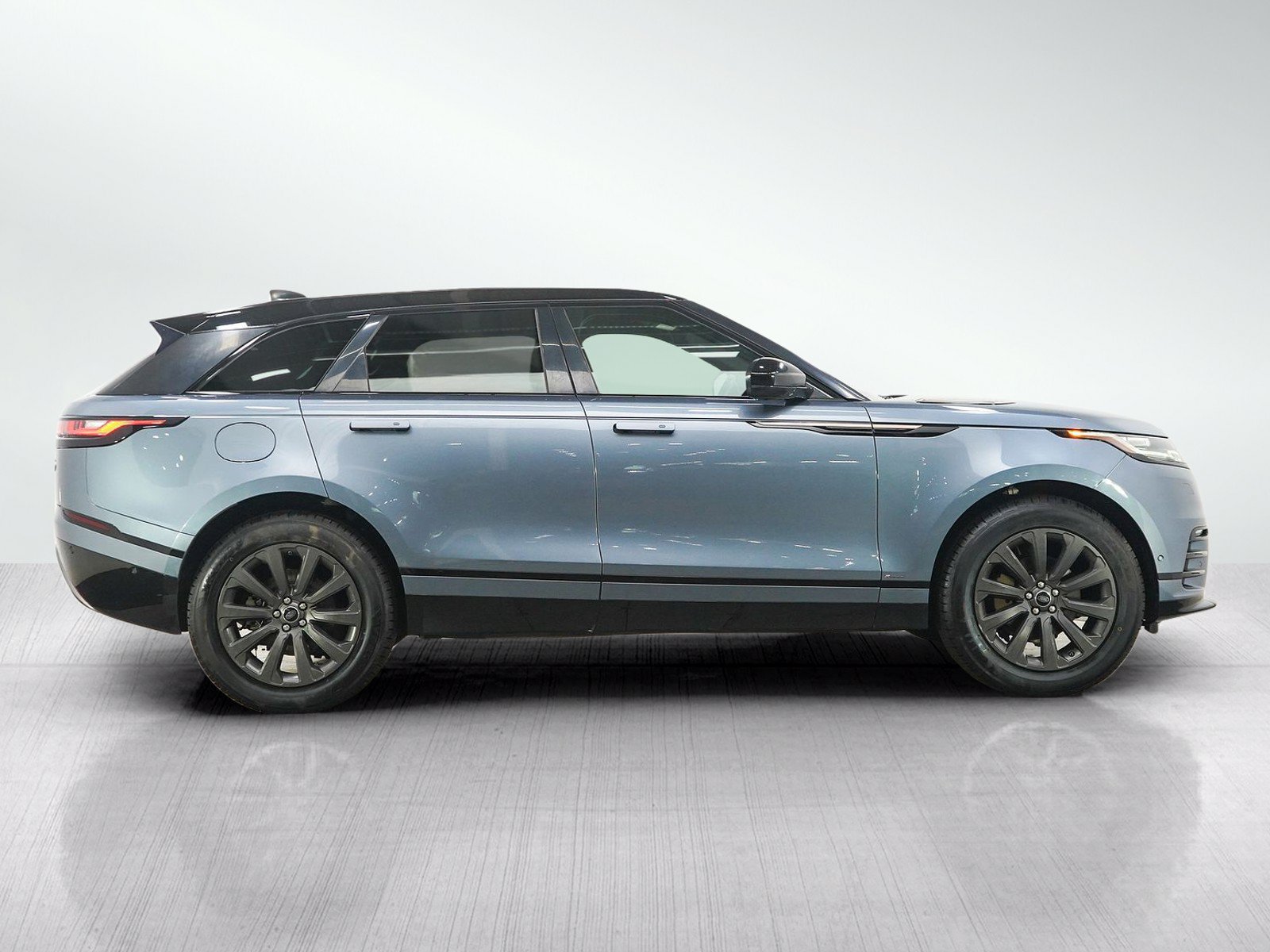 Used 2019 Land Rover Range Rover Velar R-Dynamic SE AWD/4WD image 6