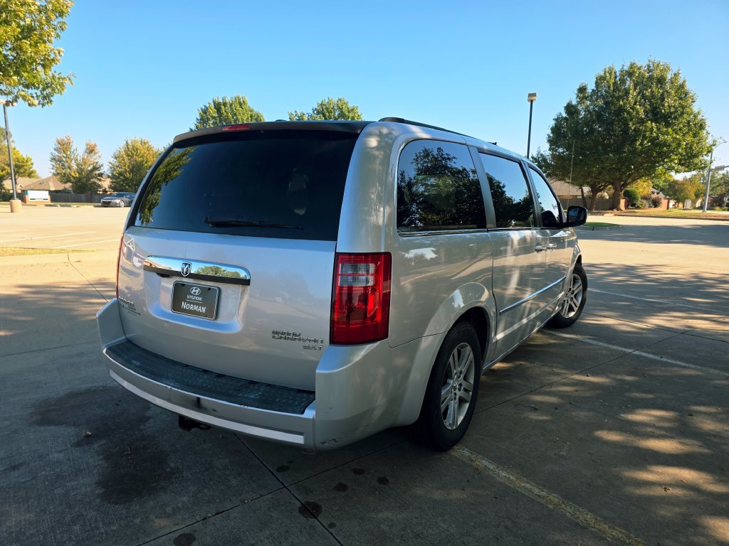 Used 2010 Dodge Grand Caravan SXT FWD image 17