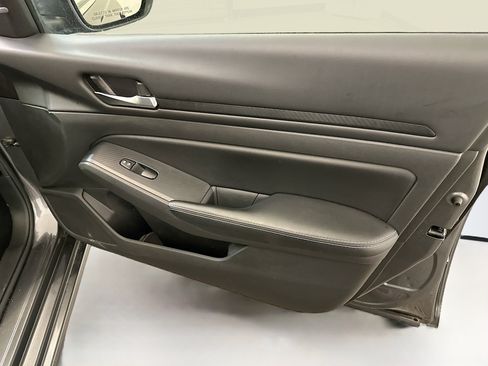 Used 2024 Nissan Altima 2.5 SV image 32