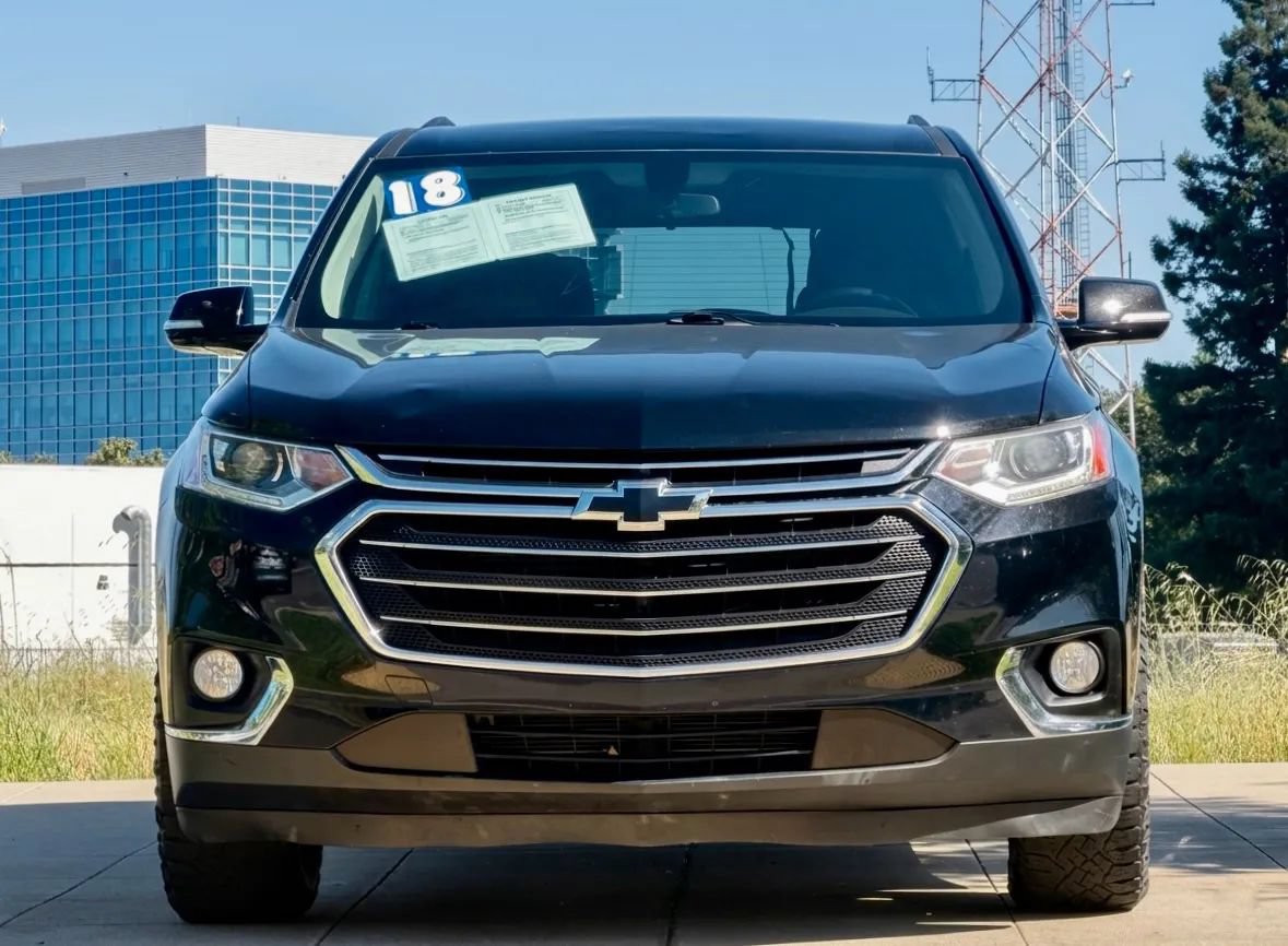 Used 2018 Chevrolet Traverse LT FWD image 2