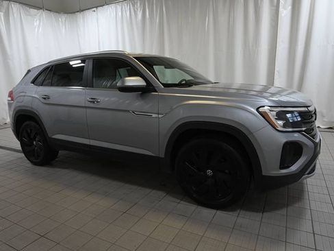Used 2024 Volkswagen Atlas Cross Sport SE w/ Panoramic Sunroof Package AWD/4WD image 14