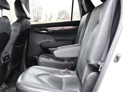 Used 2020 Toyota Highlander Limited image 15
