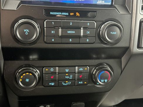 Used 2019 Ford F150 XLT w/ Equipment Group 302A Luxury AWD/4WD image 16