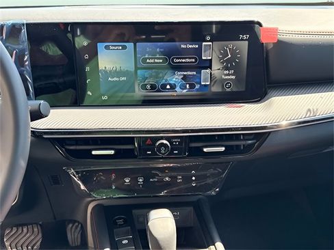 New 2025 Nissan Kicks SR image 11