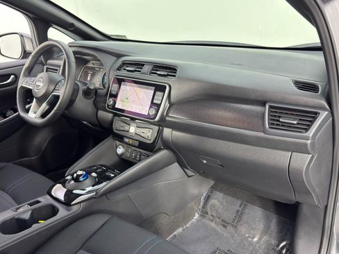 Used 2025 Nissan Leaf SV Plus image 13