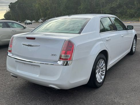 Used 2013 Chrysler 300 image 4