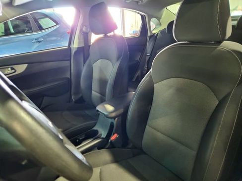 Used 2022 Kia Forte LXS image 8