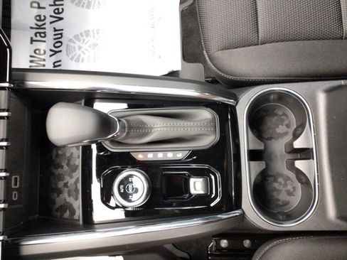 New 2026 GMC Canyon Elevation w/ Convenience Package image 14