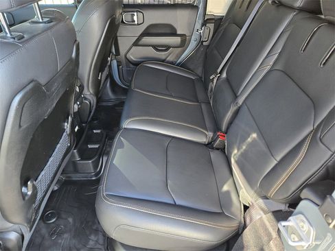 Used 2025 Jeep Wrangler Unlimited Sahara image 15