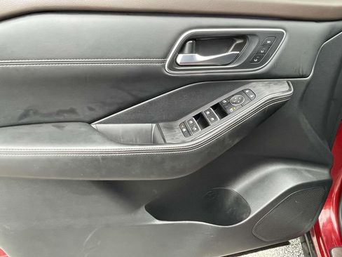 Used 2023 Nissan Rogue Platinum w/ Platinum Premium Package image 17