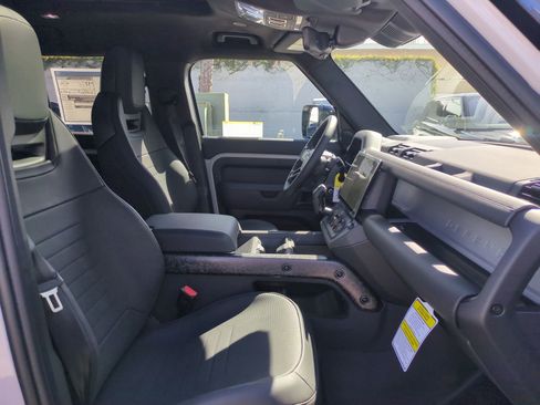 New 2026 Land Rover Defender 110 OCTA image 30